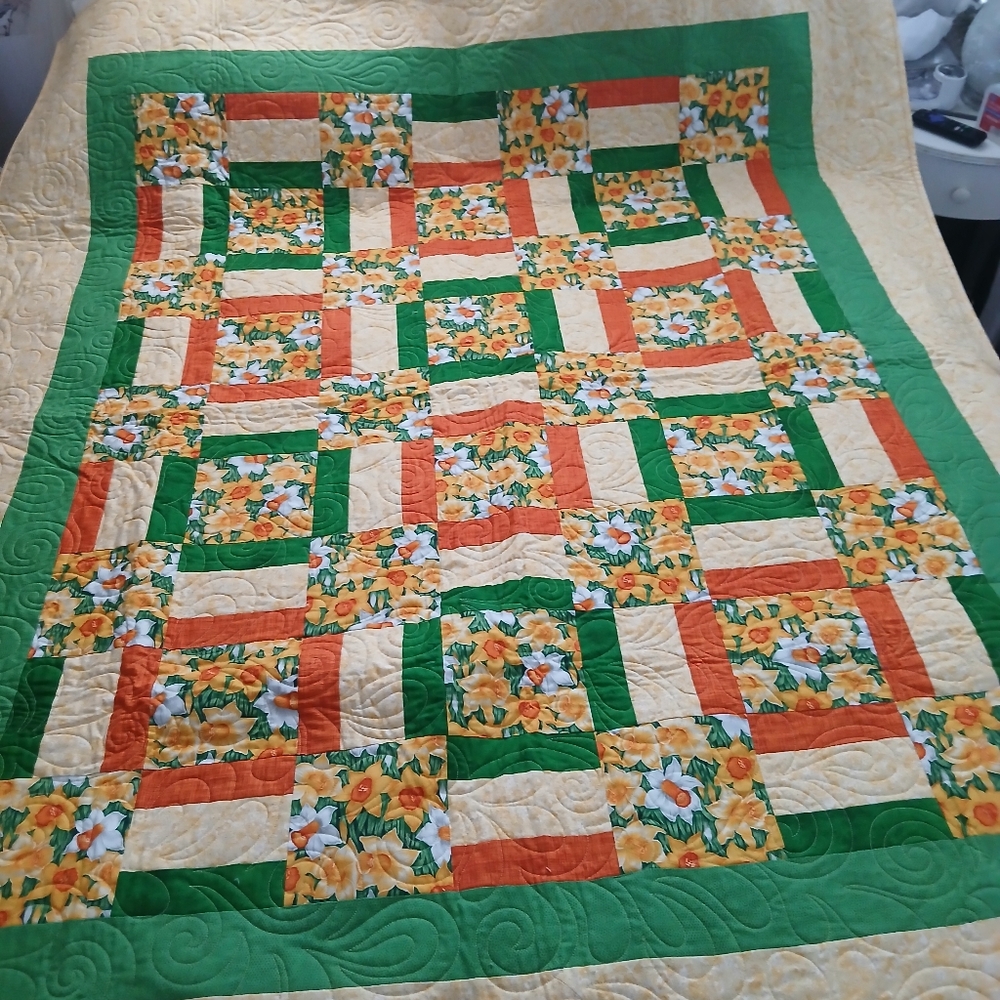Y2K RETRO REVERSIBLE HAPPY SPRING/AUTUMN PATCHWORK MACHINE FINISHED QUILT